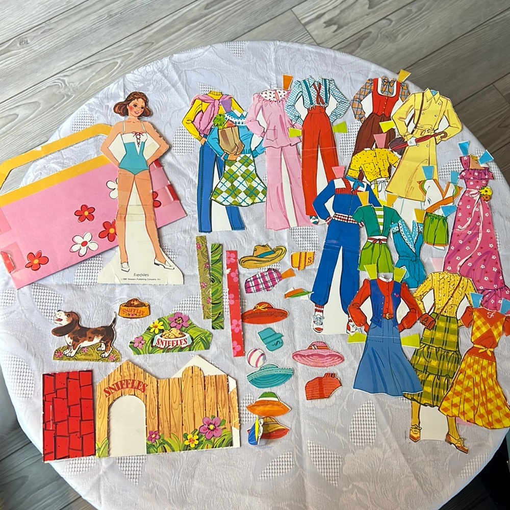 Vintage Freckles & Sniffles Paper Doll Book 1981Whitman